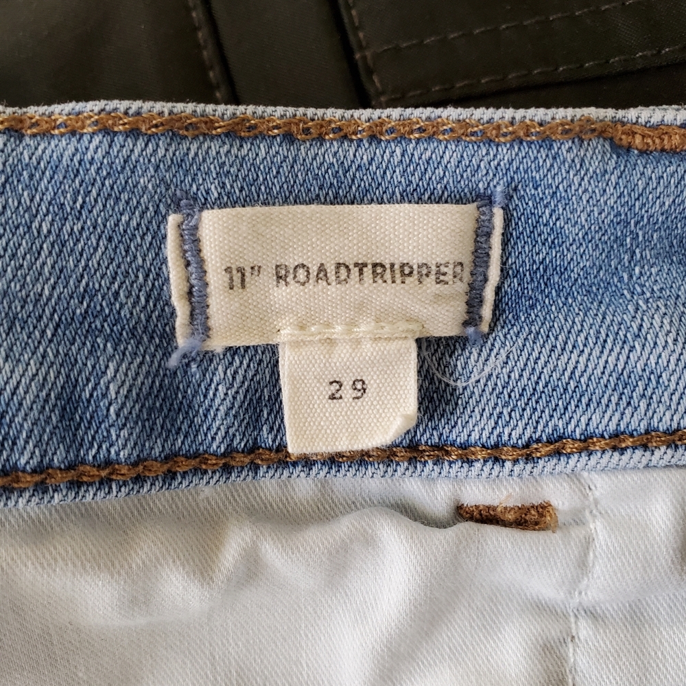 Madewell 11" High-Rise Roadtripper Jeans in Beckwith Wash: Button-Front Edition - Picture 3 of 15
